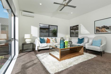 Photo of property in 48 Huntington Park Drive, Greenhithe, Auckland, 0632