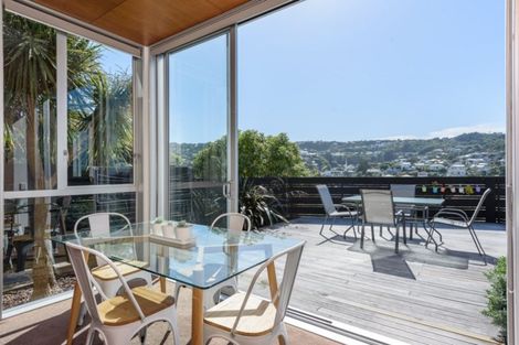 Photo of property in 10/3 Severn Street, Island Bay, Wellington, 6023