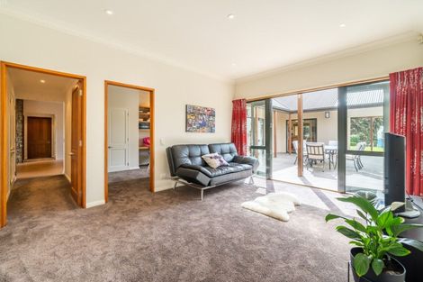 Photo of property in 32 Paekakariki Hill Road, Pauatahanui, Porirua, 5381