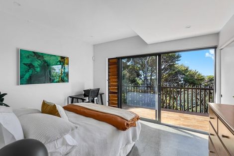 Photo of property in 23 Log Race Road, Piha, New Lynn, 0772