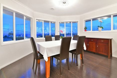 Photo of property in 1/56 Woodlands Crescent, Browns Bay, Auckland, 0630