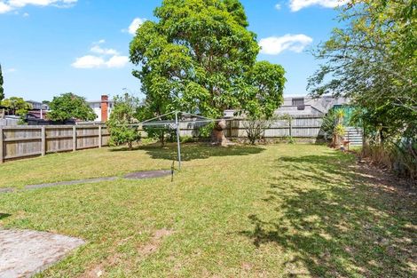 Photo of property in 25 Dundale Avenue, Blockhouse Bay, Auckland, 0600
