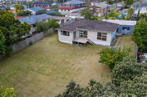 Photo of property in 100 Te Atatu Road, Te Atatu South, Auckland, 0610