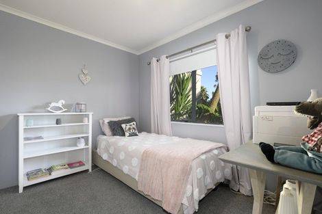 Photo of property in 1 Lysaght Place, Welcome Bay, Tauranga, 3112