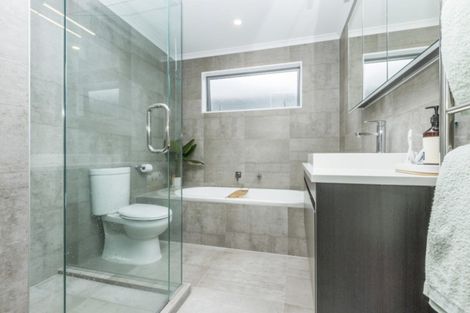 Photo of property in 15b Headland Drive, Long Bay, Auckland, 0630