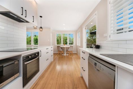 Photo of property in 7 Beazley Place, Glendene, Auckland, 0602