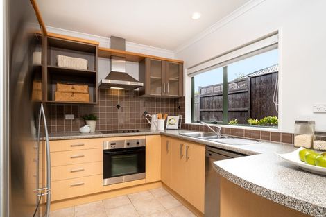 Photo of property in 32 Rush Creek Drive, Westgate, Auckland, 0614