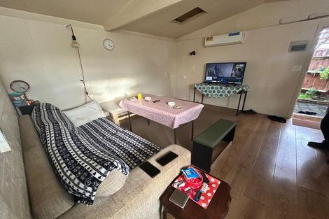 Photo of property in 118 View Road, Sunnyvale, Auckland, 0612