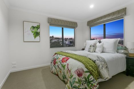 Photo of property in 23 Trotting Terrace, Fairview Heights, Auckland, 0632