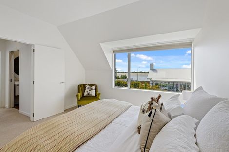 Photo of property in 85 Beachville Road, Redcliffs, Christchurch, 8081