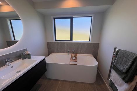 Photo of property in 100 Waipunahau Road, Waikanae, 5036