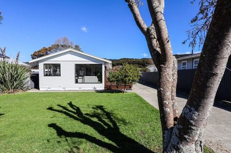 Photo of property in 7 Karamea Grove, Wainuiomata, Lower Hutt, 5014