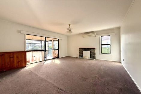 Photo of property in 6 Durham Street, Te Atatu Peninsula, Auckland, 0610