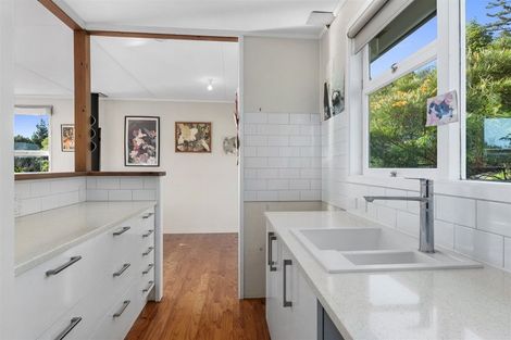 Photo of property in 17 Holt Avenue, Torbay, Auckland, 0630