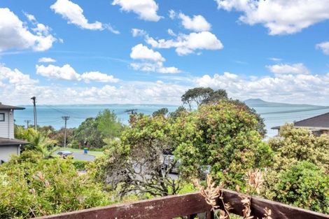 Photo of property in 32 Hyde Road, Rothesay Bay, Auckland, 0630