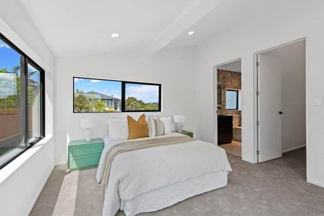 Photo of property in 82a Kittiwake Drive, Schnapper Rock, Auckland, 0632