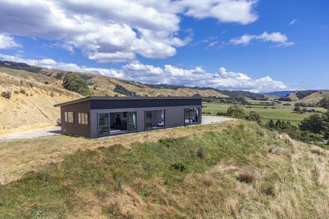 Photo of property in 129 South Manakau Road, Manakau, Otaki, 5583