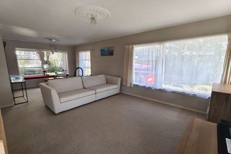 Photo of property in 1/15 Woodall Place, Totara Vale, Auckland, 0627