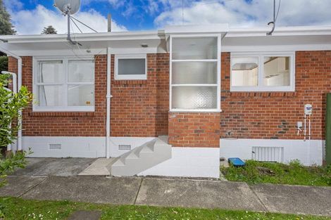 Photo of property in 1/18 Evelyn Place, Hillcrest, Auckland, 0627