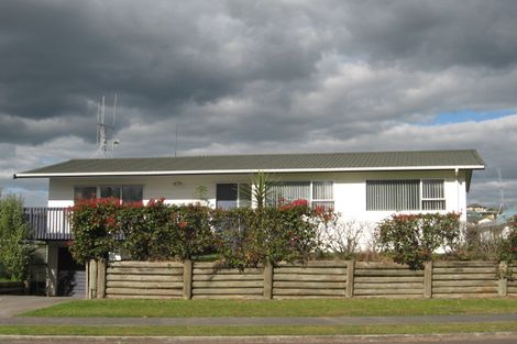 Photo of property in 4 Resolution Road, Welcome Bay, Tauranga, 3112