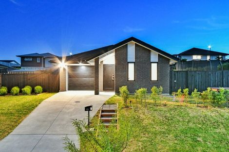 Photo of property in 13 Harry Richards Way, Pokeno, 2402