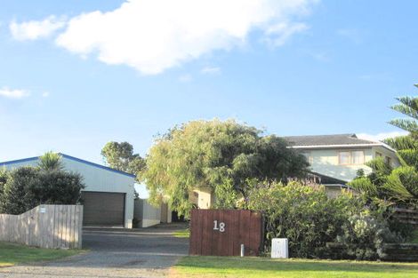 Photo of property in 18 Paku Drive, Tairua, 3508