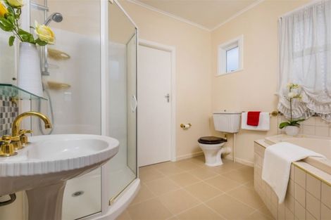 Photo of property in 77 Colwill Road, Massey, Auckland, 0614
