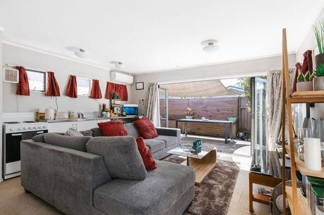 Photo of property in 590 Maunganui Road, Mount Maunganui, 3116