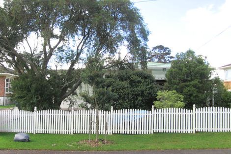 Photo of property in 5 Robert Burke Place, Henderson, Auckland, 0612