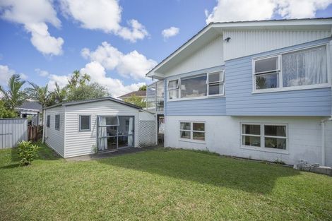 Photo of property in 22 Chelsea View Drive, Chatswood, Auckland, 0626