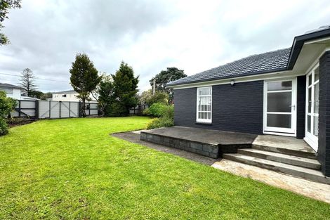Photo of property in 37 Shortt Avenue, Mangere Bridge, Auckland, 2022