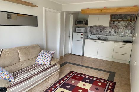 Photo of property in 2/107 Beach Haven Road, Beach Haven, Auckland, 0626