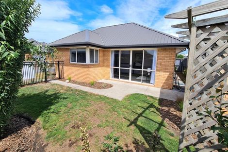 Photo of property in 3/52 Middlepark Road, Sockburn, Christchurch, 8042