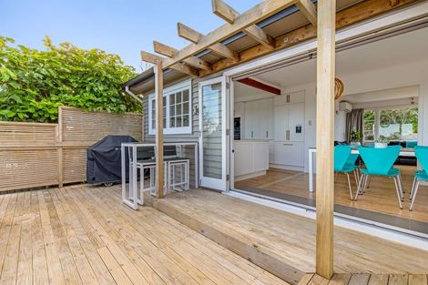 Photo of property in 121 Vipond Road, Stanmore Bay, Whangaparaoa, 0932