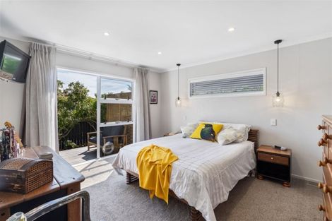 Photo of property in 2/9 Folkestone Street, Murrays Bay, Auckland, 0630