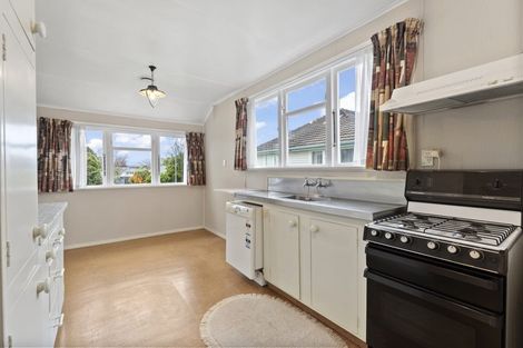 Photo of property in 27 Ashford Avenue, Hokowhitu, Palmerston North, 4410