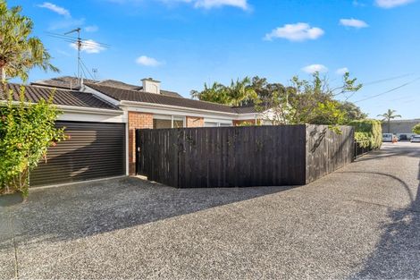 Photo of property in 1/15 Milford Road, Milford, Auckland, 0620
