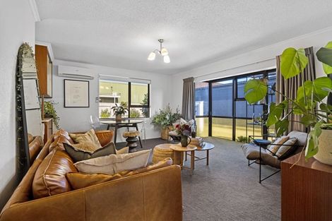 Photo of property in 5a Clemow Road, Fitzroy, New Plymouth, 4312