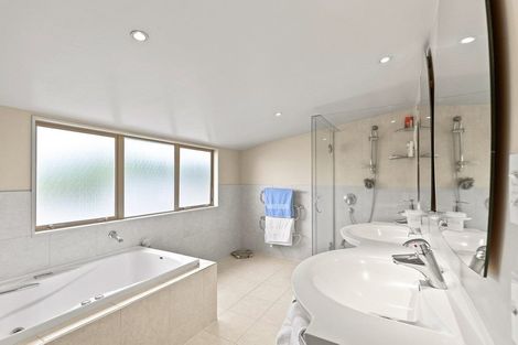 Photo of property in 2/31 Princes Street, Northcote Point, Auckland, 0627