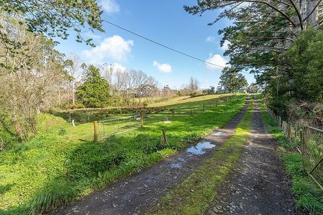 Photo of property in 118 Motu Road, Kumeu, 0891