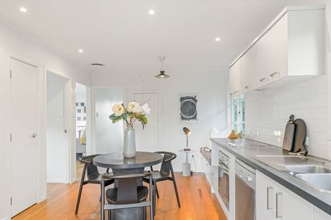 Photo of property in 18 Durham Street, Te Atatu Peninsula, Auckland, 0610