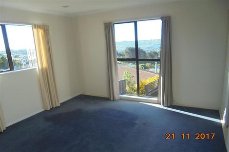 Photo of property in 73 Horokiwi Road West, Newlands, Wellington, 6037