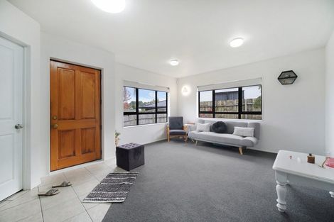 Photo of property in 12 Ginders Drive, Massey, Auckland, 0614