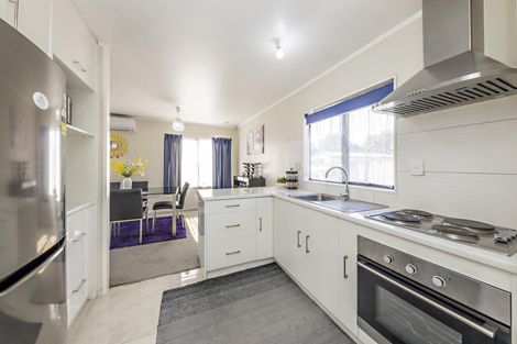 Photo of property in 12 Rosemead Place, Randwick Park, Auckland, 2105