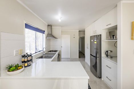 Photo of property in 12 Rosemead Place, Randwick Park, Auckland, 2105