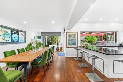 Photo of property in 52 Rising Parade, Fairview Heights, Auckland, 0632