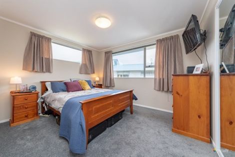 Photo of property in 37 Woolwich Close, Whitby, Porirua, 5024