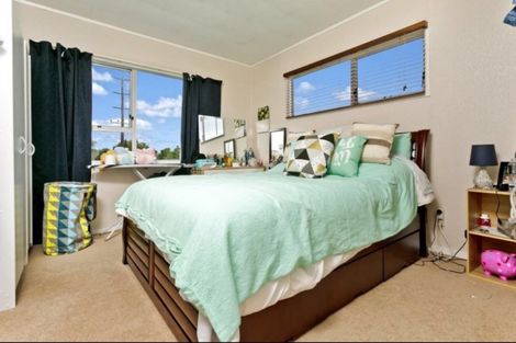 Photo of property in 37 Meadowood Drive, Unsworth Heights, Auckland, 0632