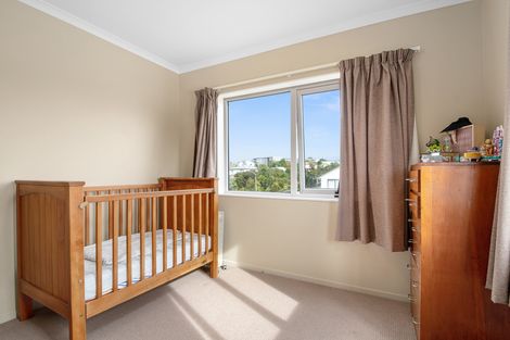 Photo of property in 16 Foundation Place, Glen Eden, Auckland, 0602