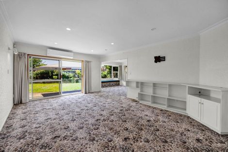 Photo of property in 4 Waiwera Place, Merrilands, New Plymouth, 4312